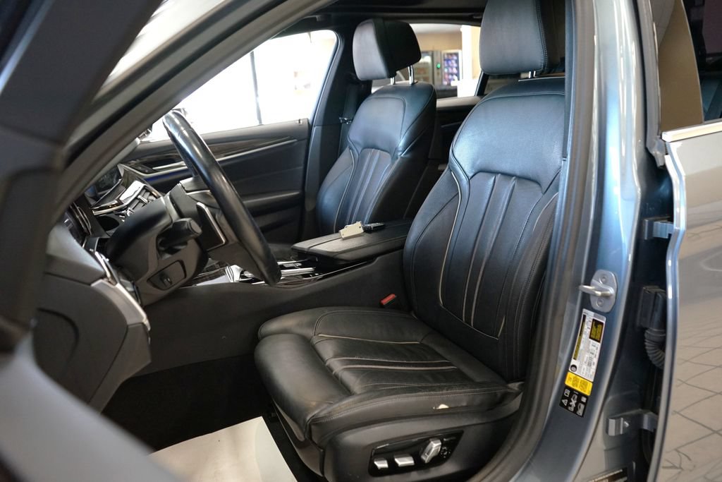 Used 2018 BMW 530i xDrive AWD/4WD image 2