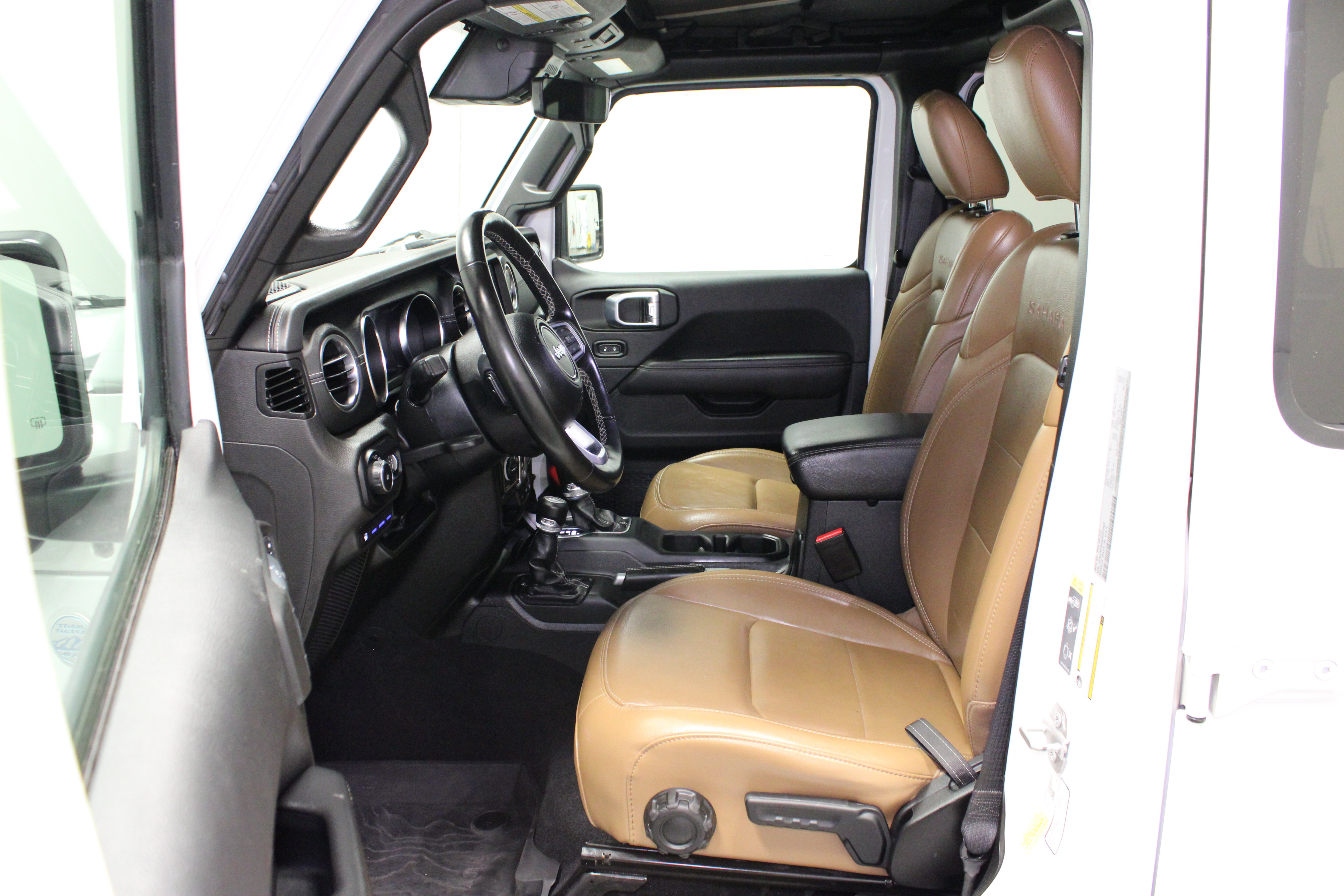 Used 2022 Jeep Wrangler Unlimited Sahara w/ Cold Weather Group AWD/4WD image 18