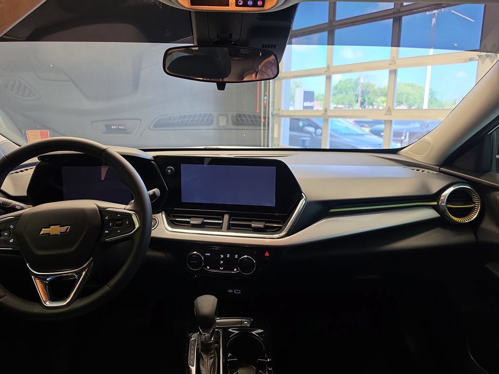 Used 2024 Chevrolet Trax LT w/ Driver Confidence Package FWD image 18