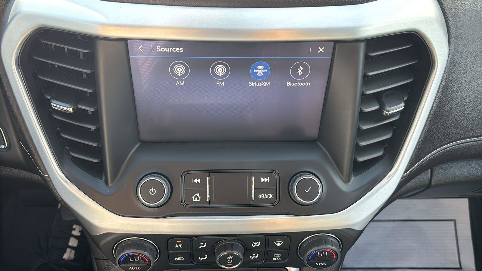 Certified 2023 GMC Acadia SLT w/ Technology Package FWD image 33
