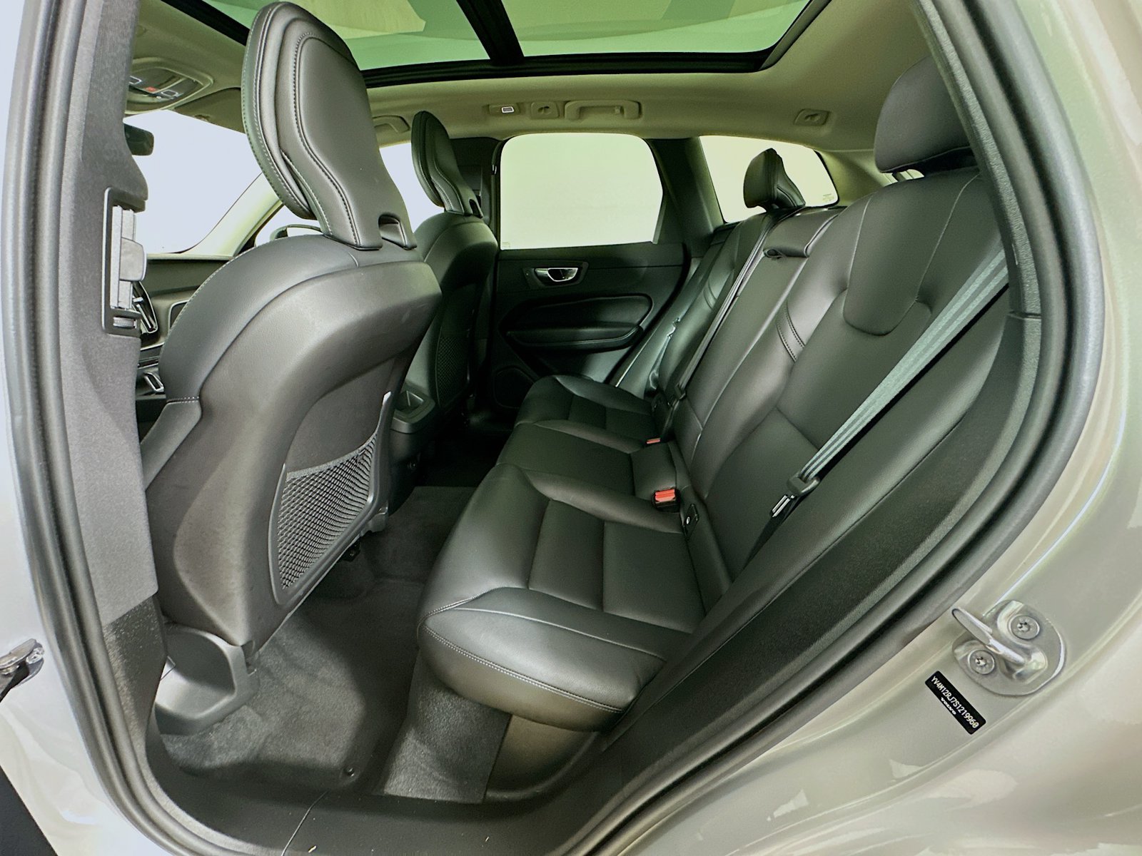 Certified 2025 Volvo XC60 B5 Core AWD/4WD image 37