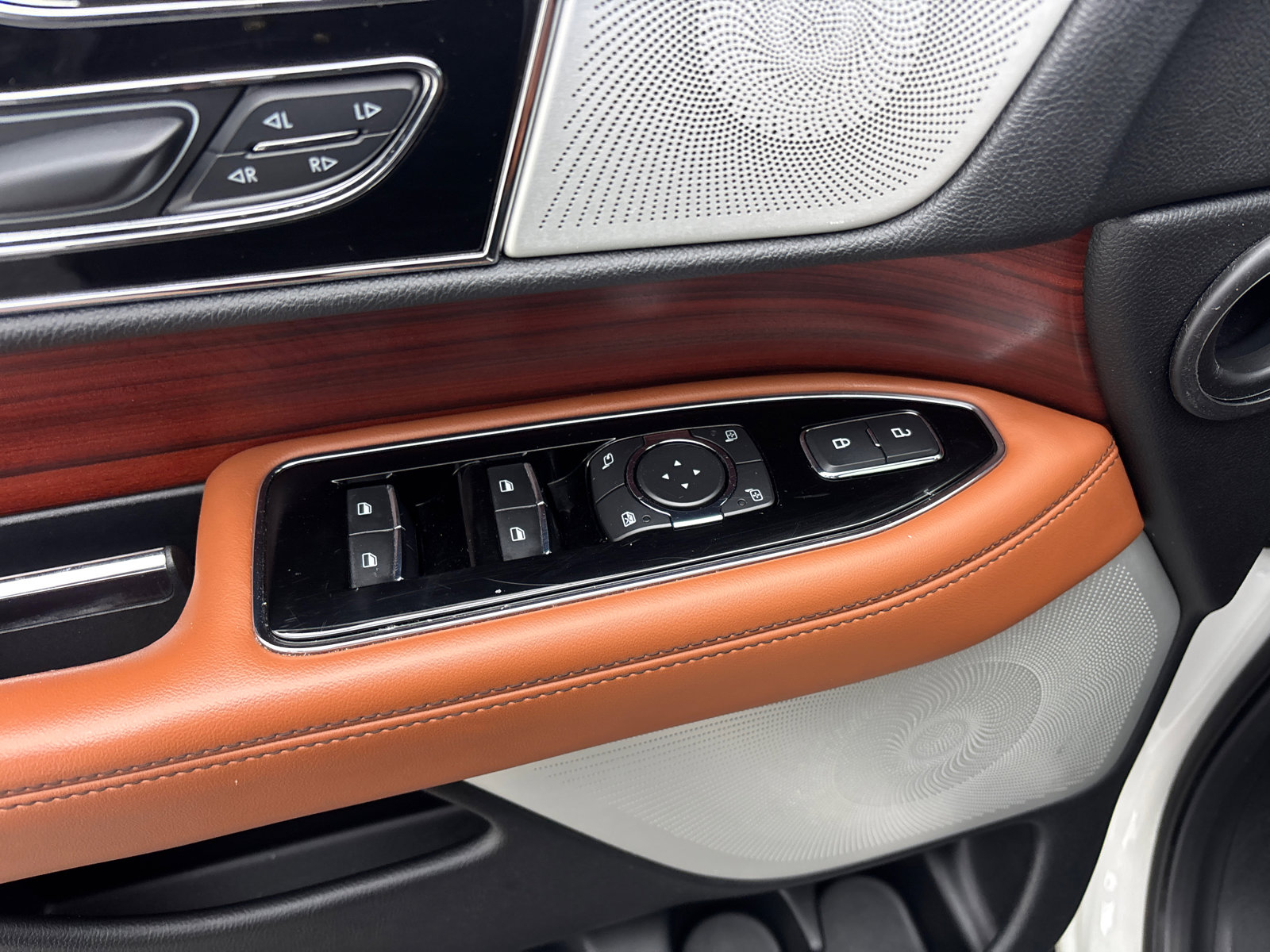 Used 2021 Lincoln Navigator L Reserve image 13