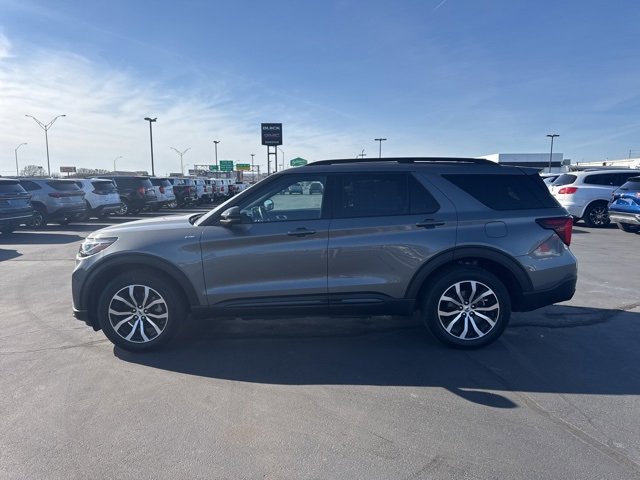 Used 2025 Ford Explorer ST-Line image 8