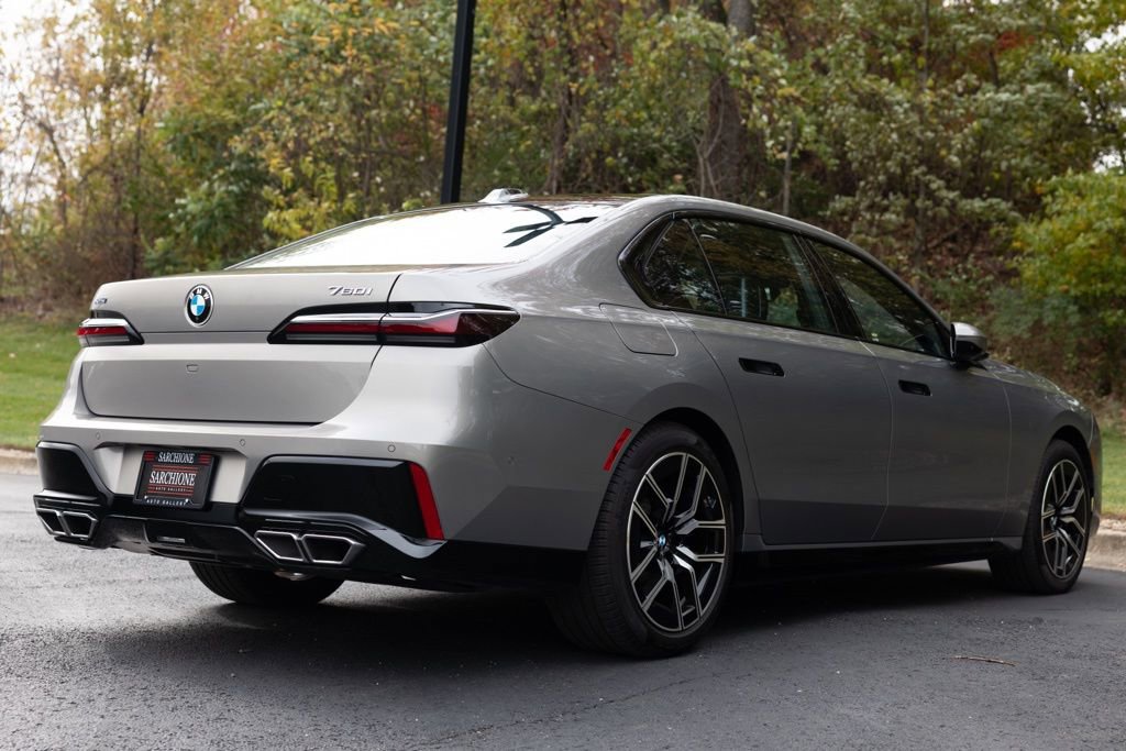 Used 2024 BMW 760i xDrive w/ Premium Package 2 image 19