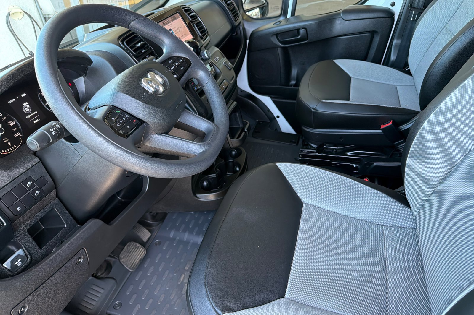 Used 2025 RAM ProMaster 2500 w/ Convenience Group FWD image 9