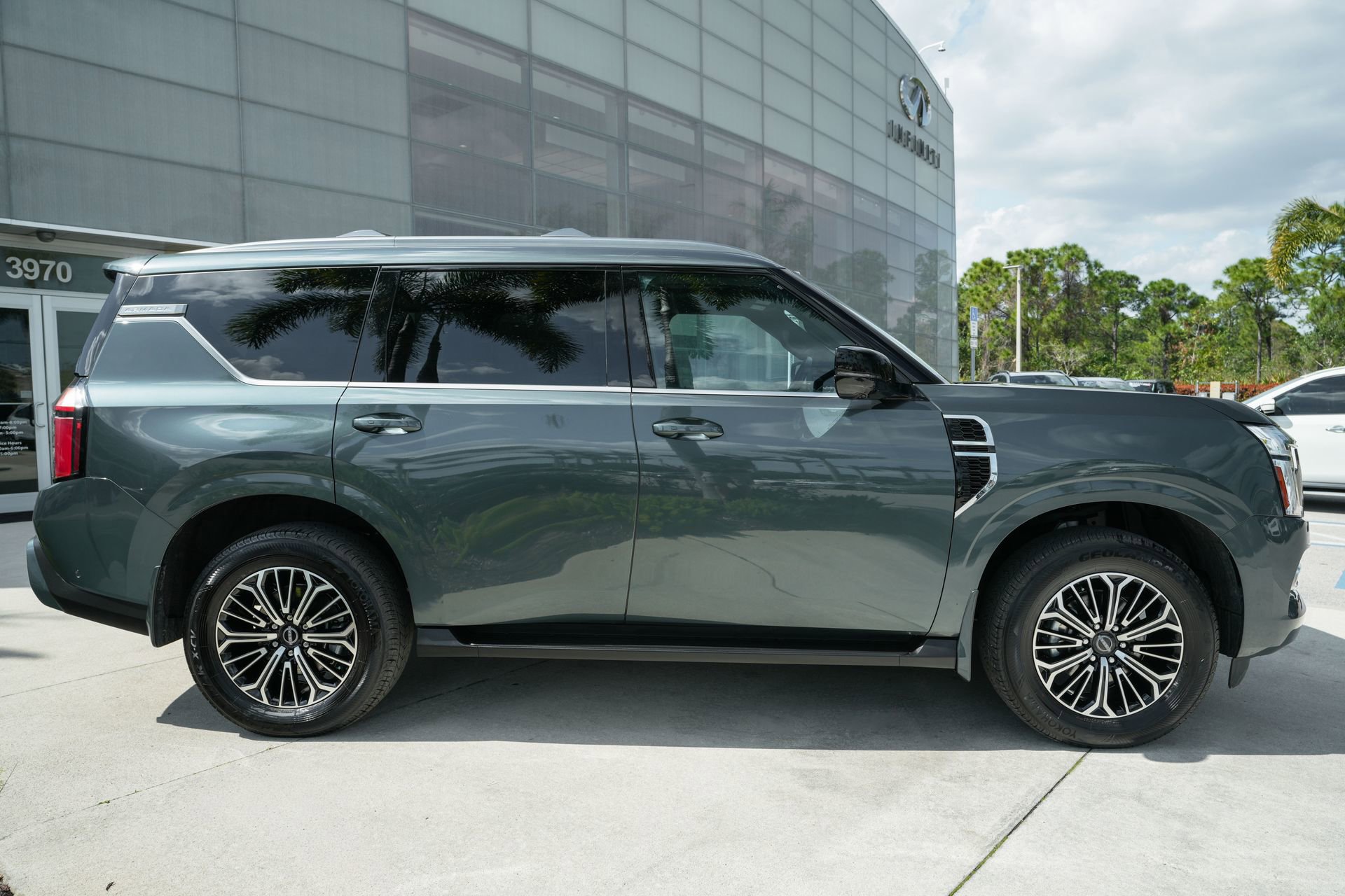 Used 2025 Nissan Armada Platinum image 26