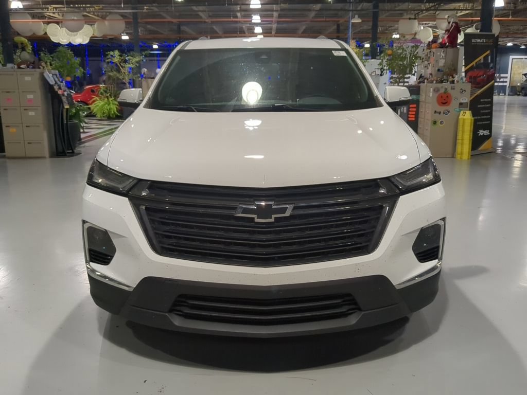 Used 2023 Chevrolet Traverse LT FWD image 3