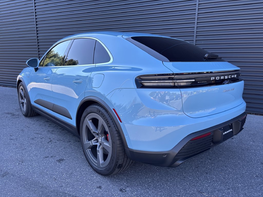 Certified 2025 Porsche Macan 4S Electric AWD/4WD image 3