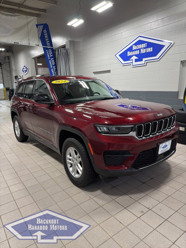 Used 2024 Jeep Grand Cherokee Laredo image 1