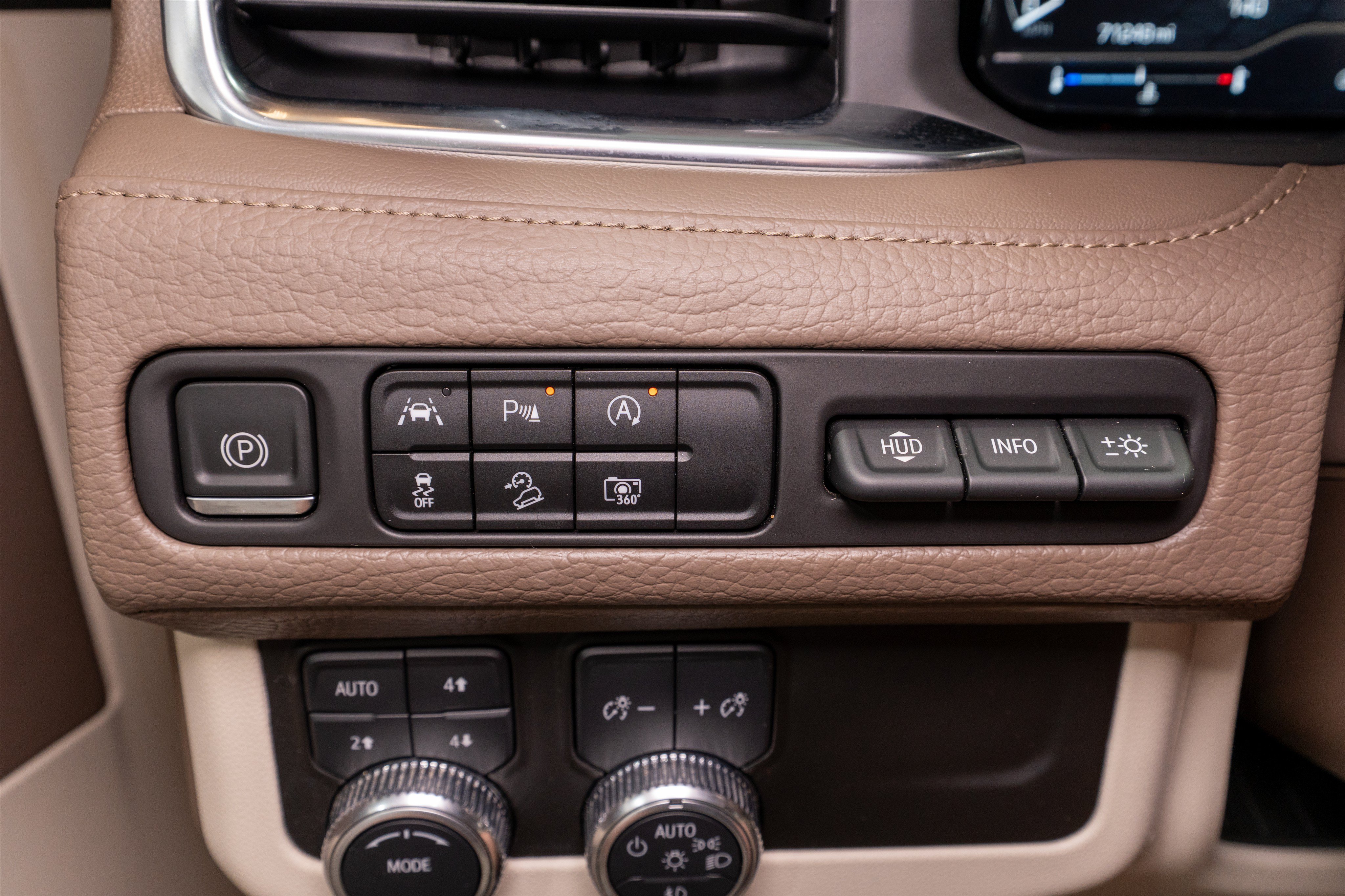 Used 2023 GMC Yukon Denali AWD/4WD image 32