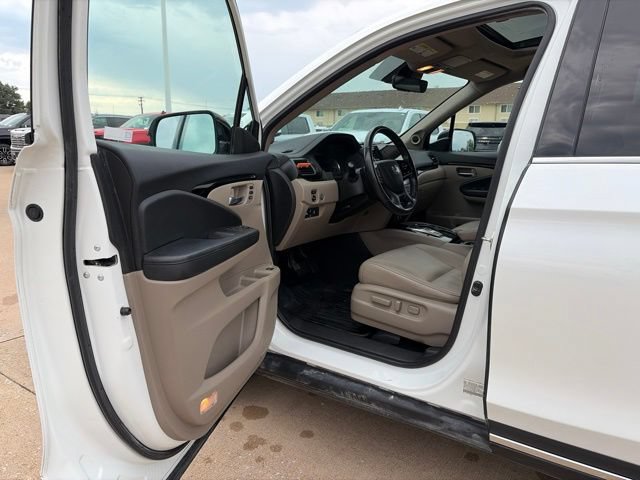 Used 2020 Honda Pilot Touring image 9