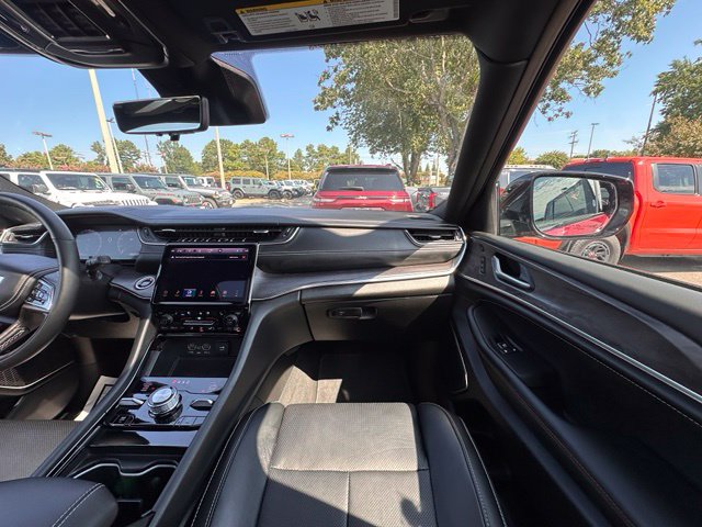 Used 2025 Jeep Grand Cherokee Overland w/ Adv Protech Group III AWD/4WD image 30