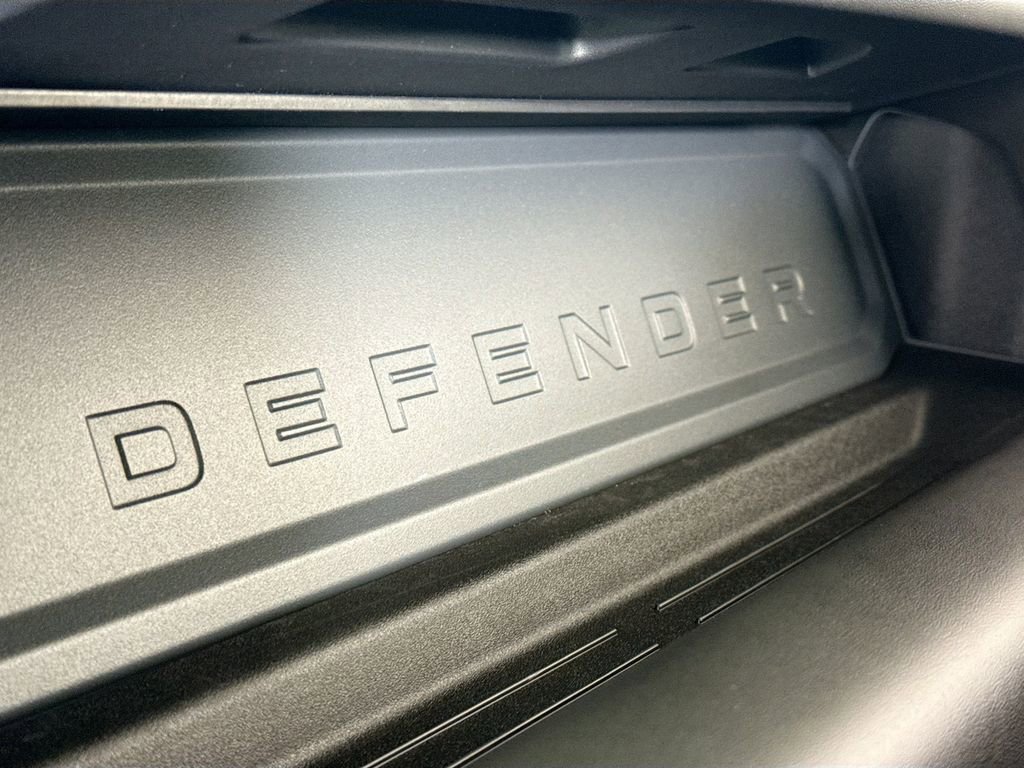 Used 2025 Land Rover Defender 110 S image 23