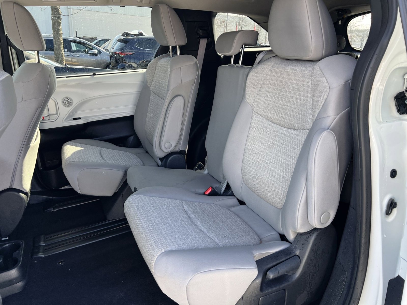 Used 2025 Toyota Sienna LE image 22