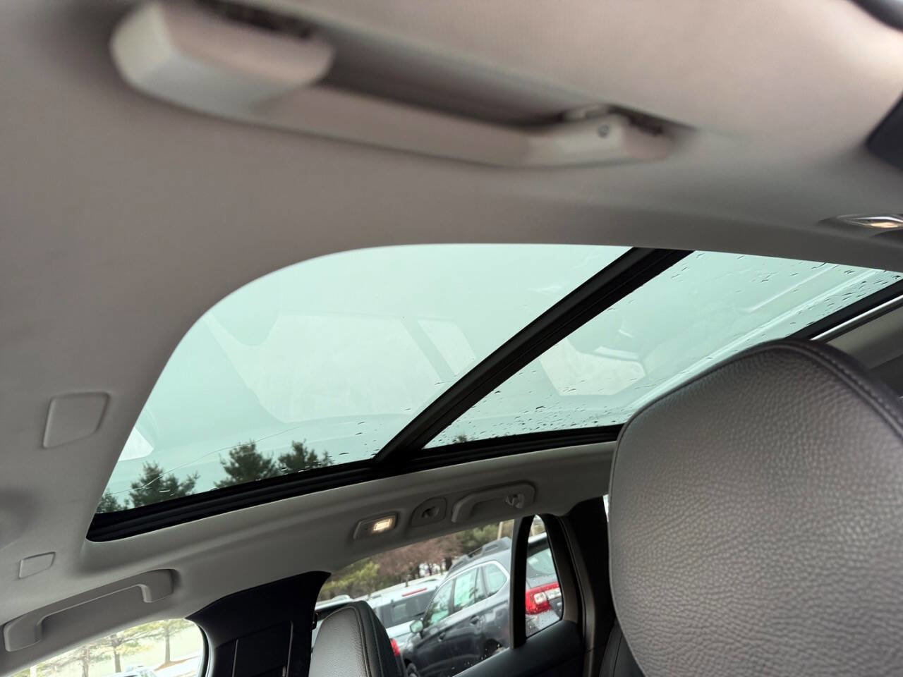 Used 2025 Volvo V60 B5 Cross Country Plus image 19