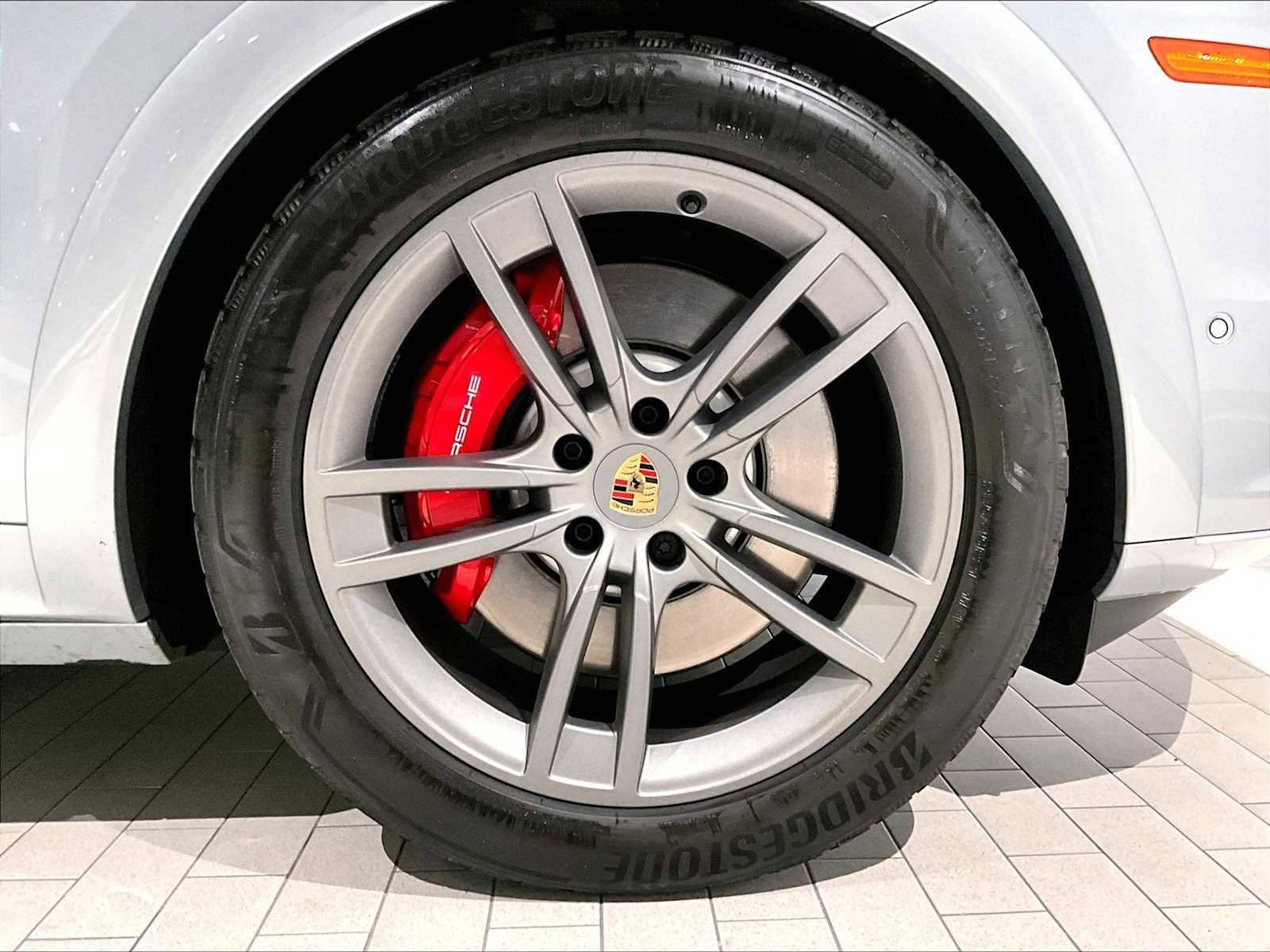 Used 2025 Porsche Cayenne S image 14