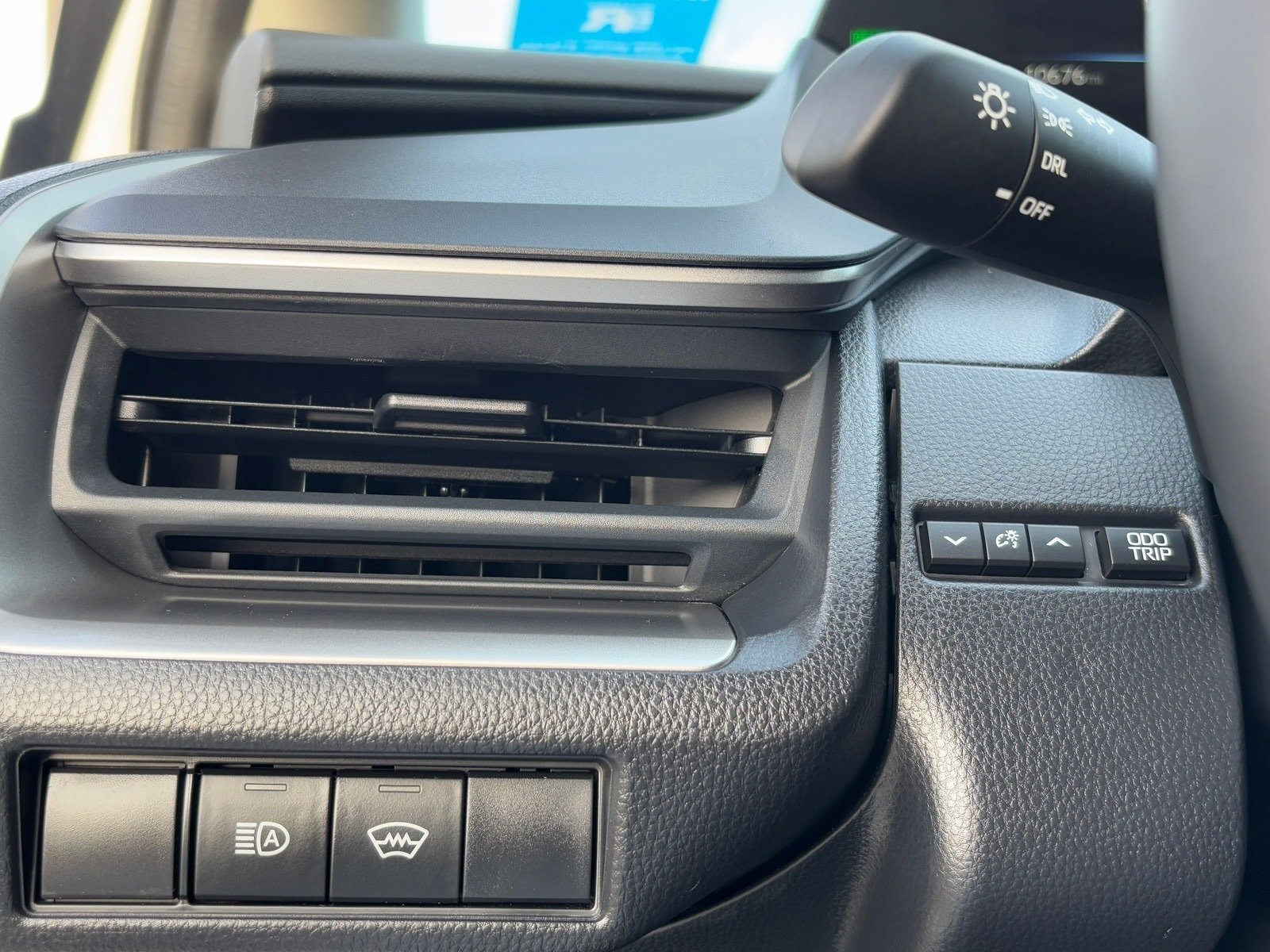 Used 2024 Toyota Prius LE image 29