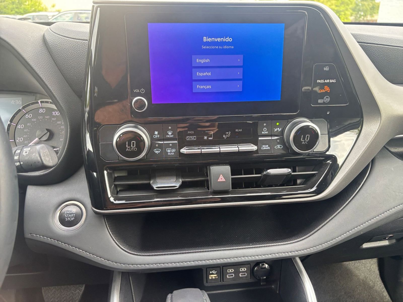 Used 2025 Toyota Highlander LE FWD image 17