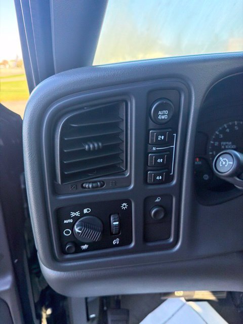 Used 2005 Chevrolet Silverado 1500 LS w/ Skid Plate Package AWD/4WD image 15