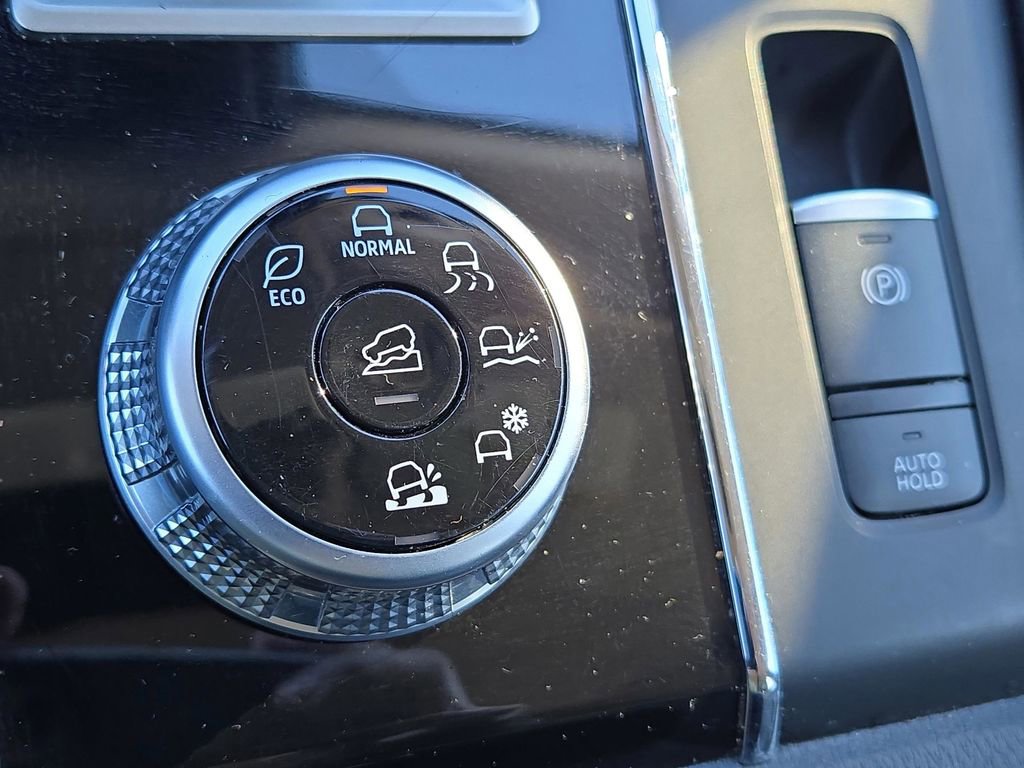 Used 2024 Mitsubishi Outlander SE Black Edition image 24