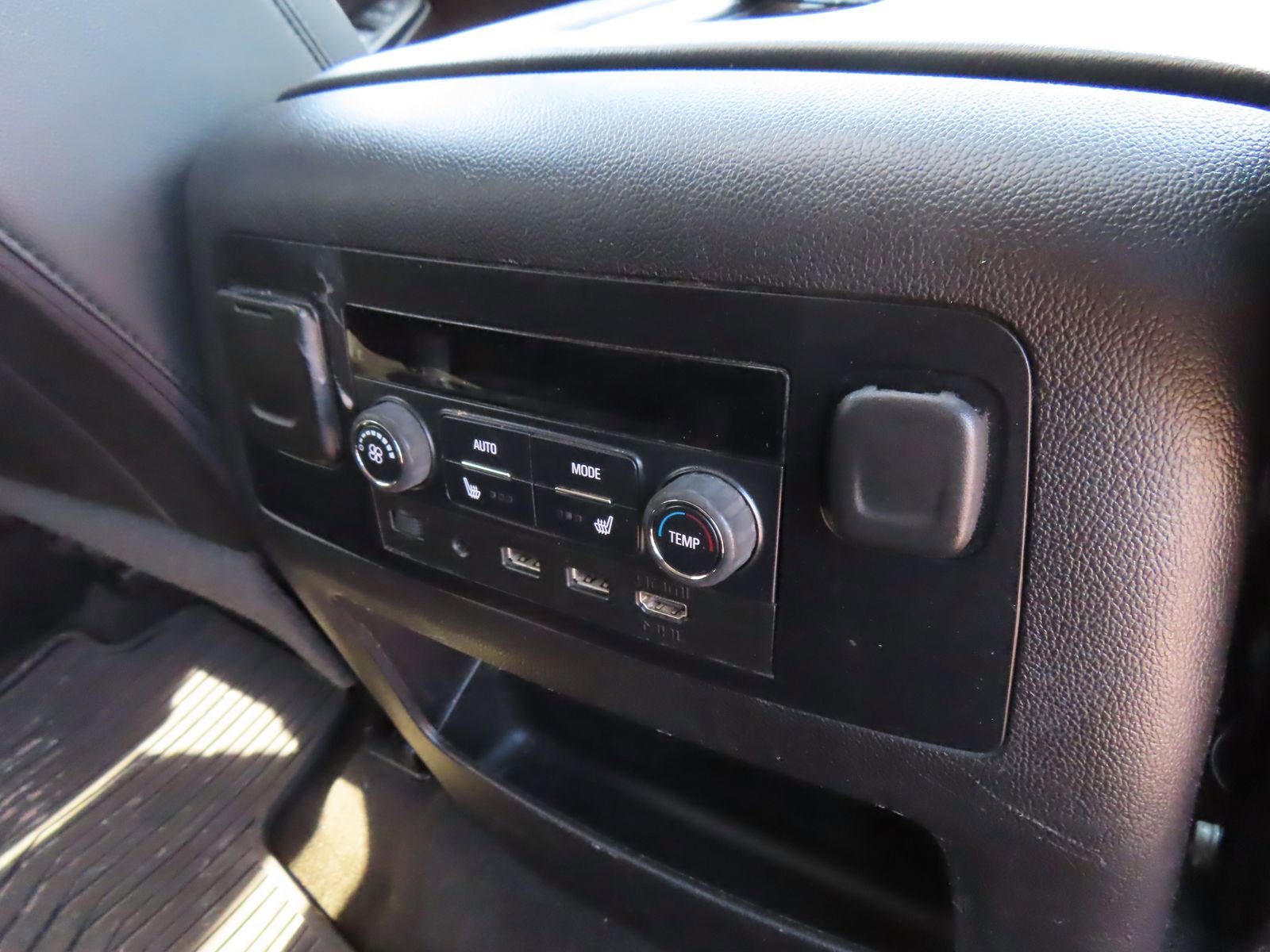 Used 2017 Chevrolet Suburban Premier AWD/4WD image 43