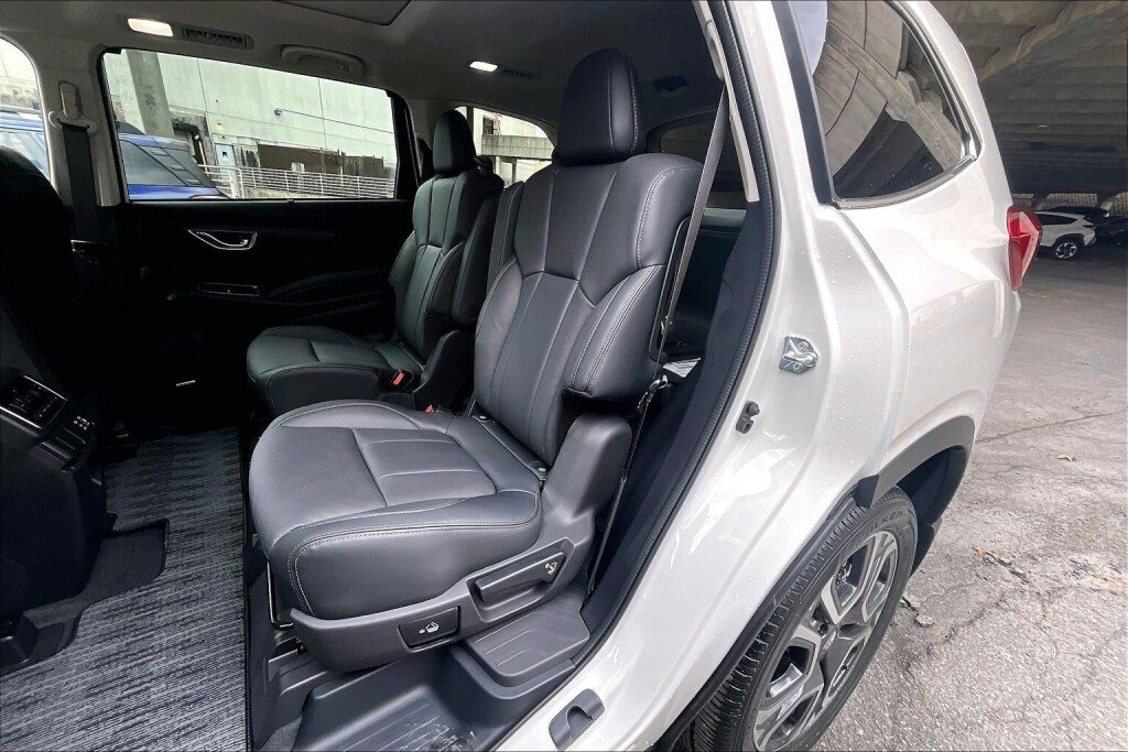 New 2026 Subaru Ascent Limited AWD/4WD image 8