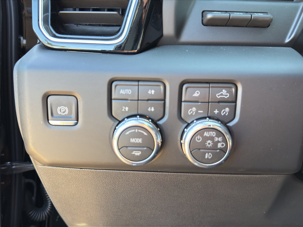 New 2026 GMC Sierra 1500 Denali w/ Technology Package AWD/4WD image 16