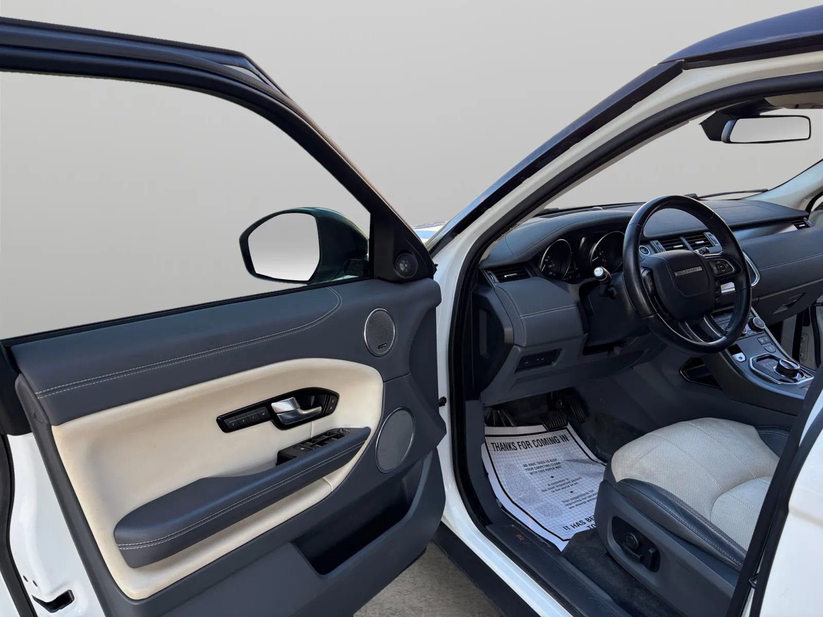 Used 2019 Land Rover Range Rover Evoque SE Premium image 9