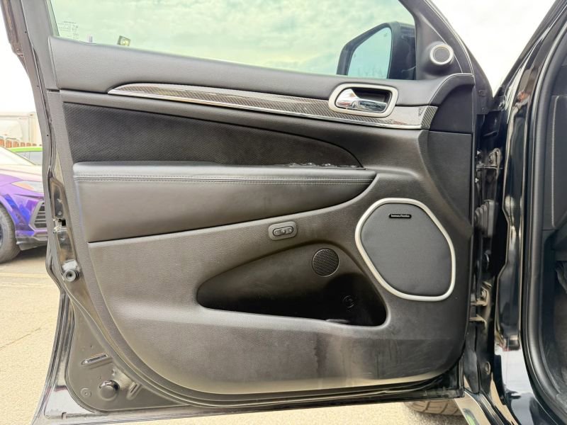 Used 2018 Jeep Grand Cherokee SRT image 9