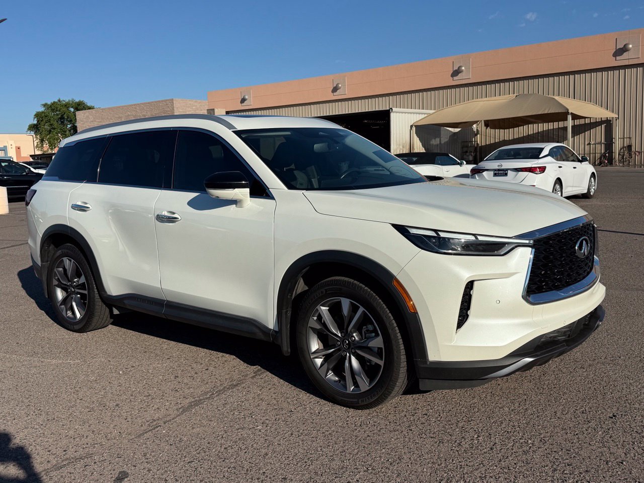 Used 2022 INFINITI QX60 Luxe w/ Cargo Package FWD image 3