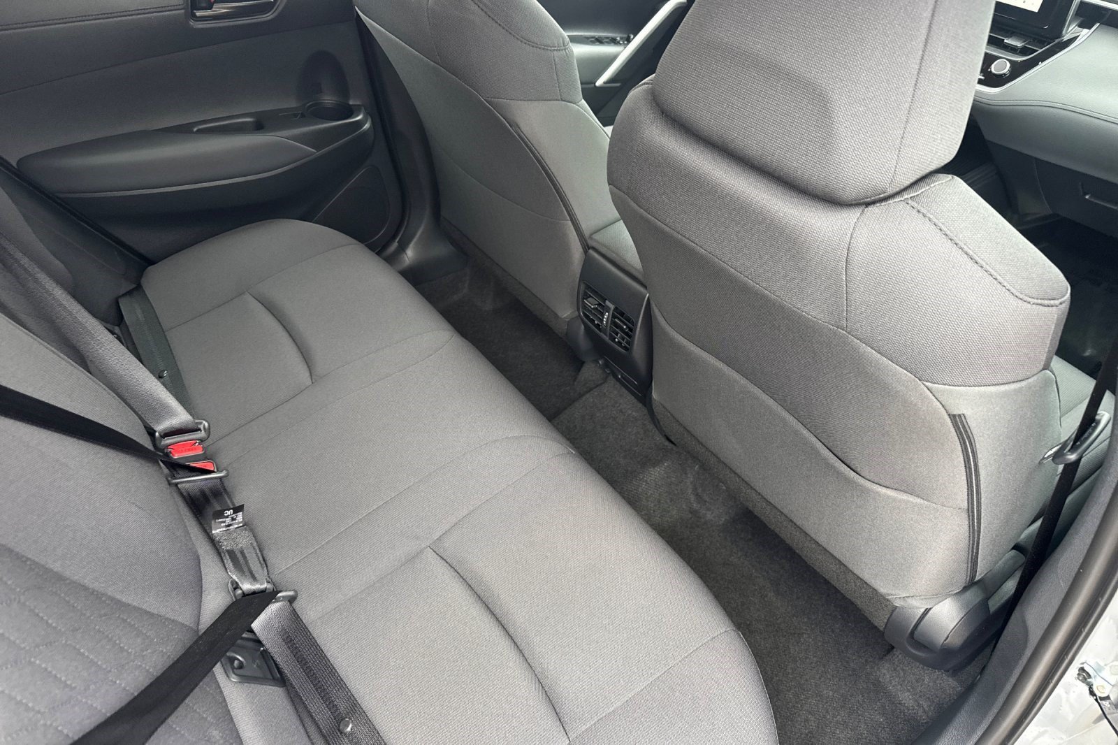 Used 2026 Toyota Corolla Cross LE FWD image 32