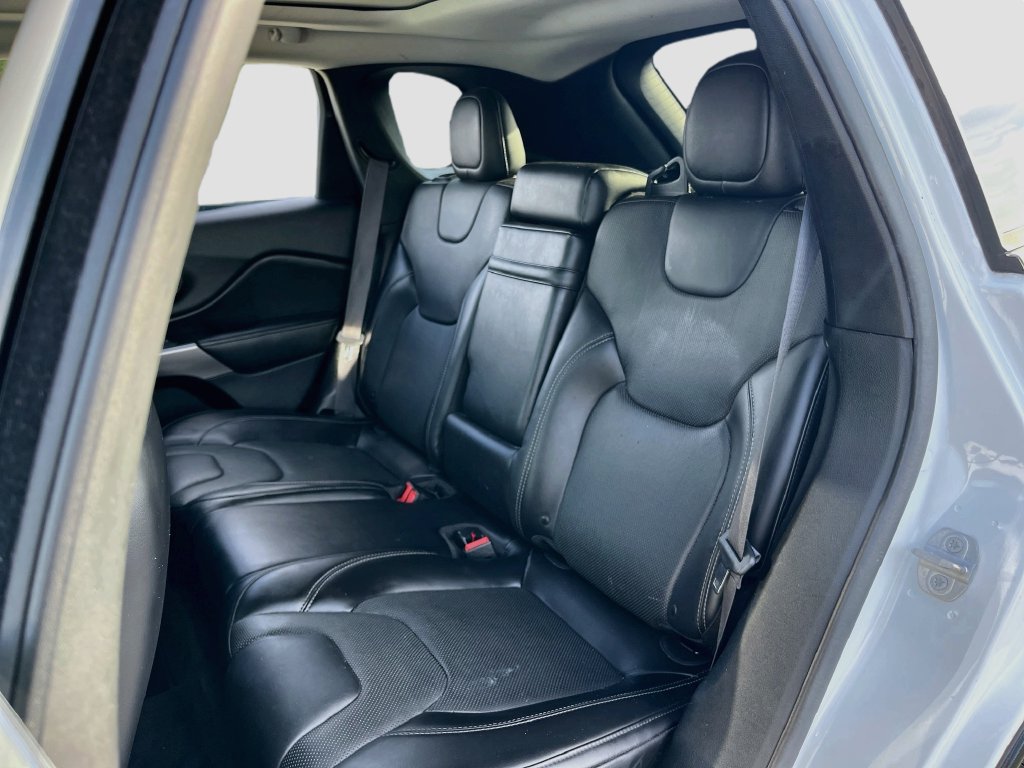 Used 2019 Jeep Cherokee Limited AWD/4WD image 25