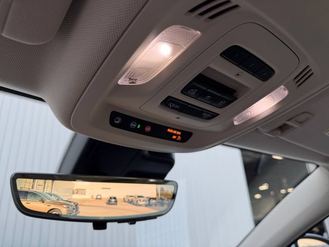 Used 2023 Buick Envision Avenir AWD/4WD image 32