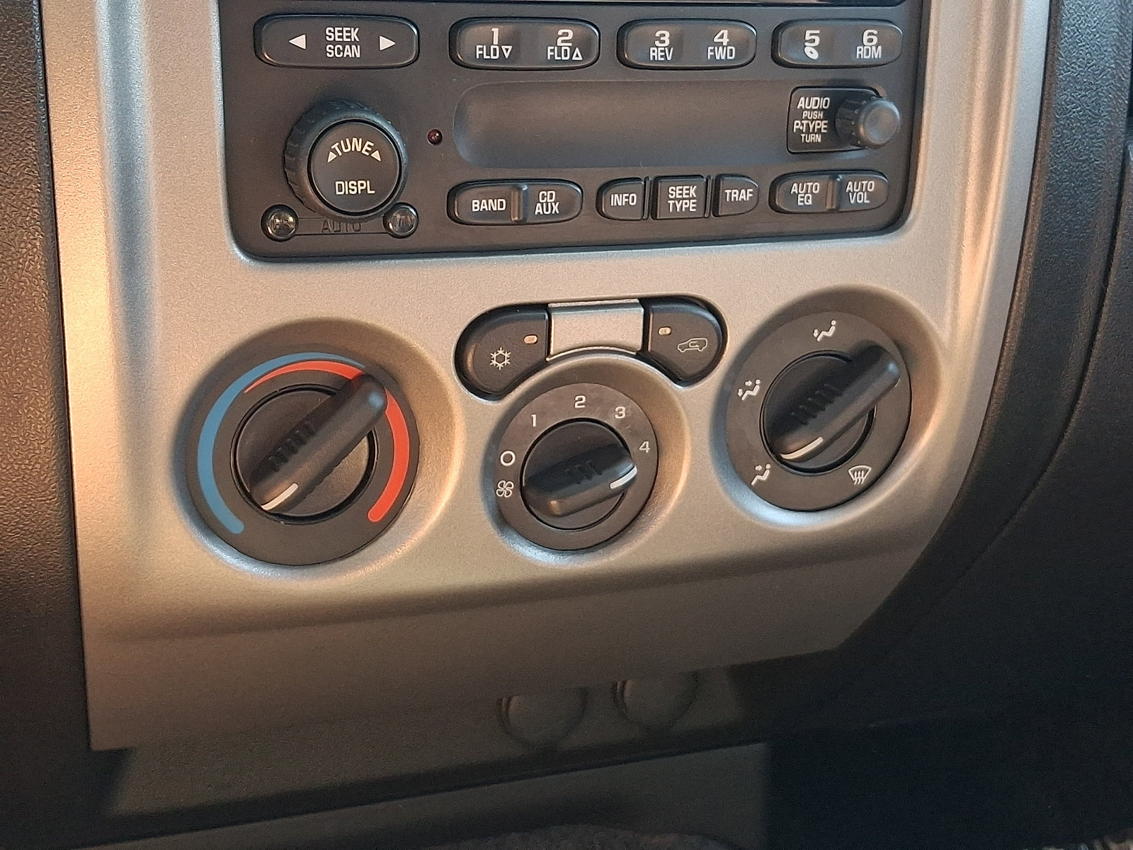 Used 2012 GMC Canyon SLE AWD/4WD image 16