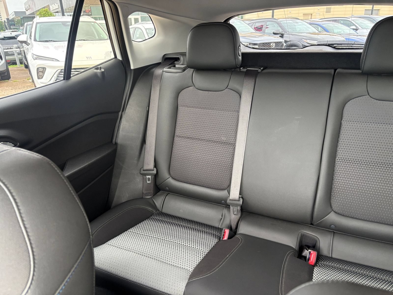 Used 2025 Chevrolet Trax LT FWD image 38