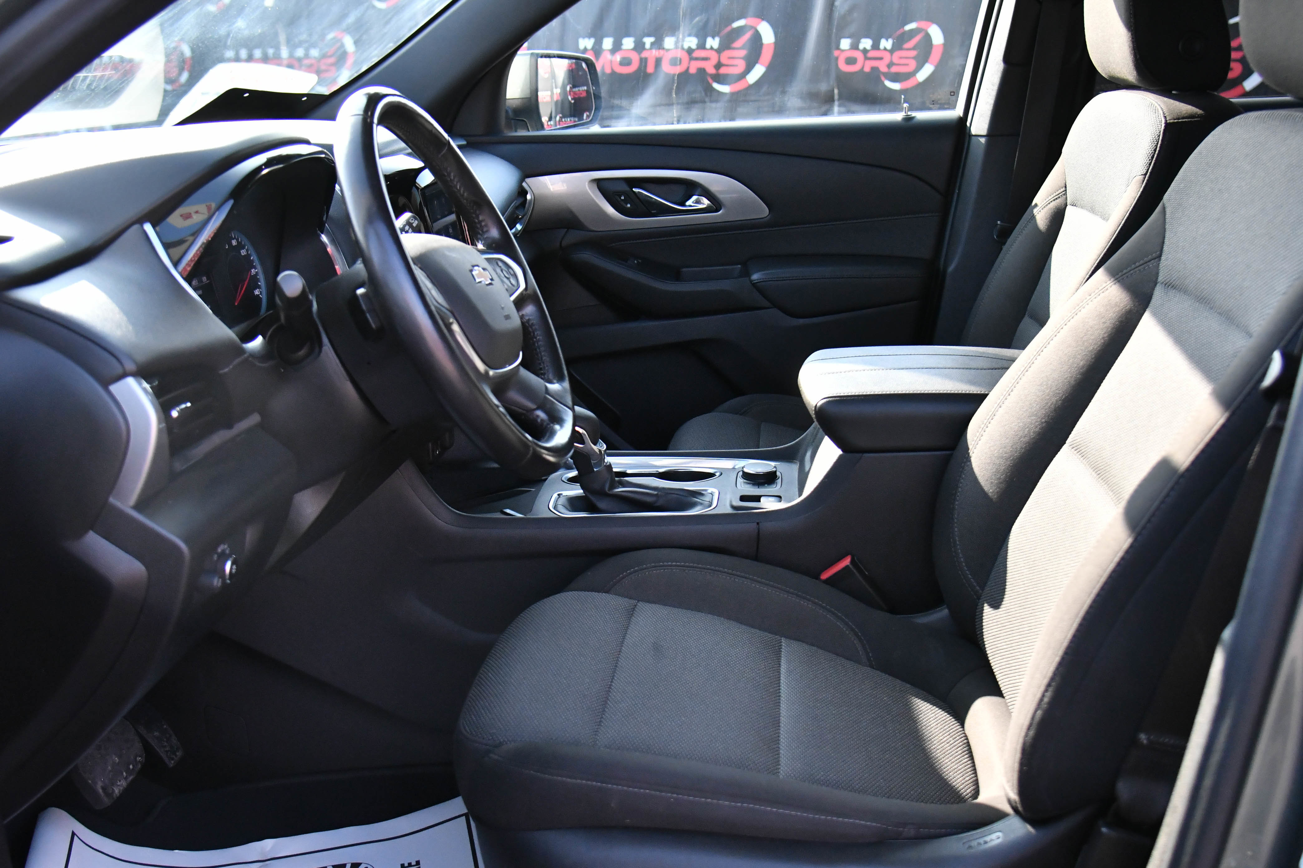 Used 2022 Chevrolet Traverse LT image 18