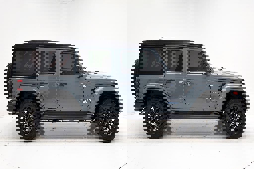 Used 2024 Jeep Wrangler Unlimited Sahara image 3