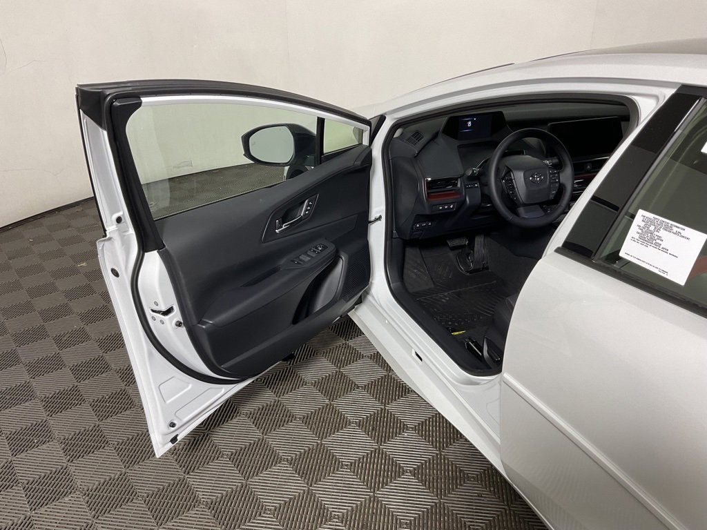 New 2025 Toyota Prius Plug-In Hybrid image 18