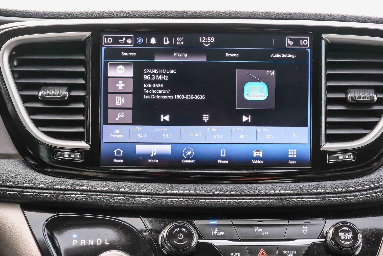 Used 2023 Chrysler Pacifica Touring-L FWD image 16