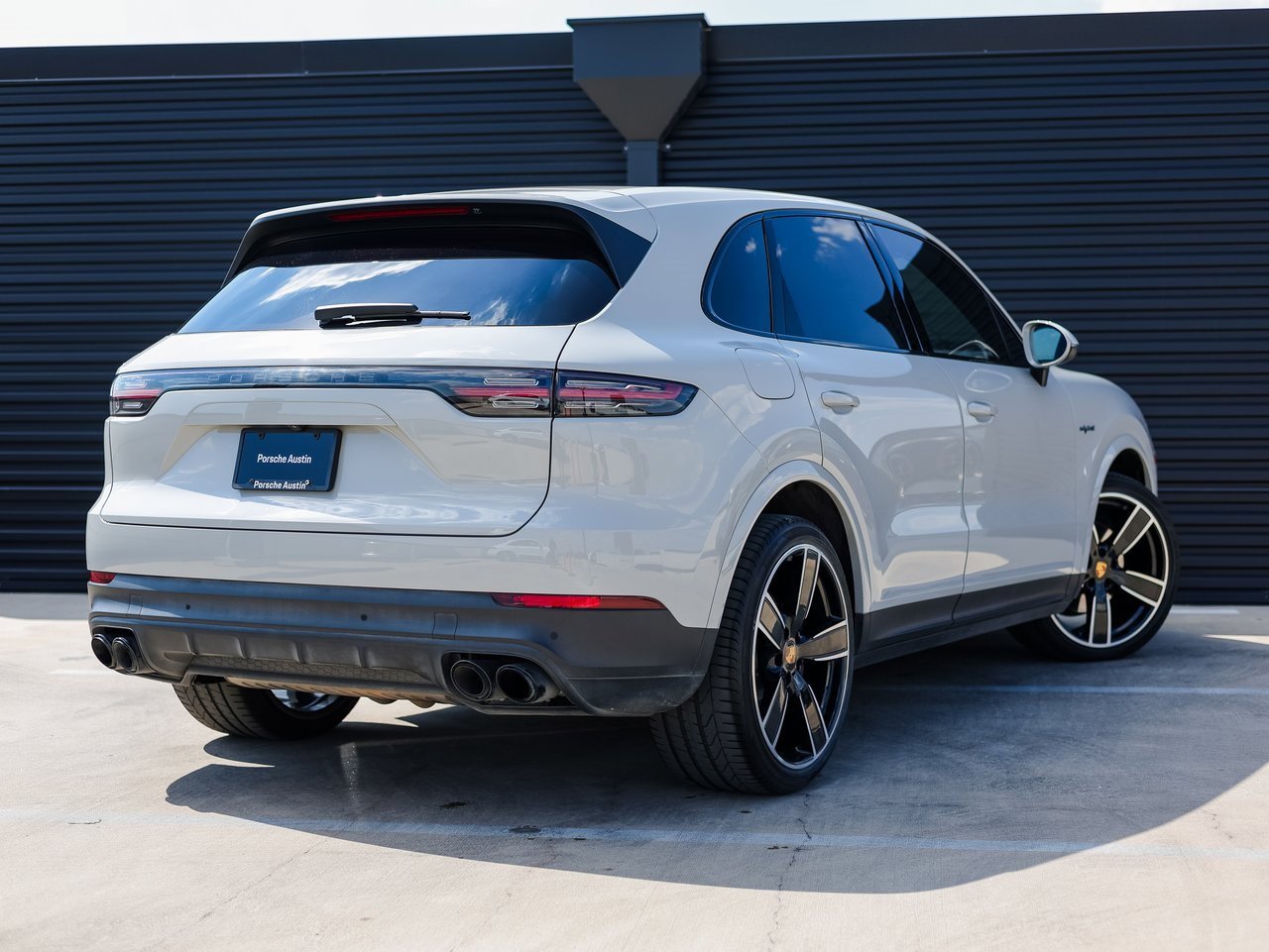 Certified 2022 Porsche Cayenne Platinum Edition image 7