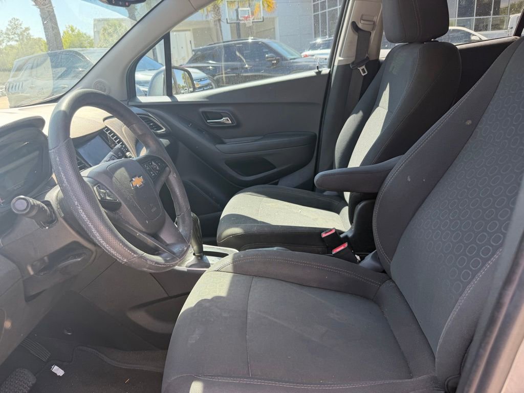 Used 2020 Chevrolet Trax LS w/ Tint and Cruise Package FWD image 8