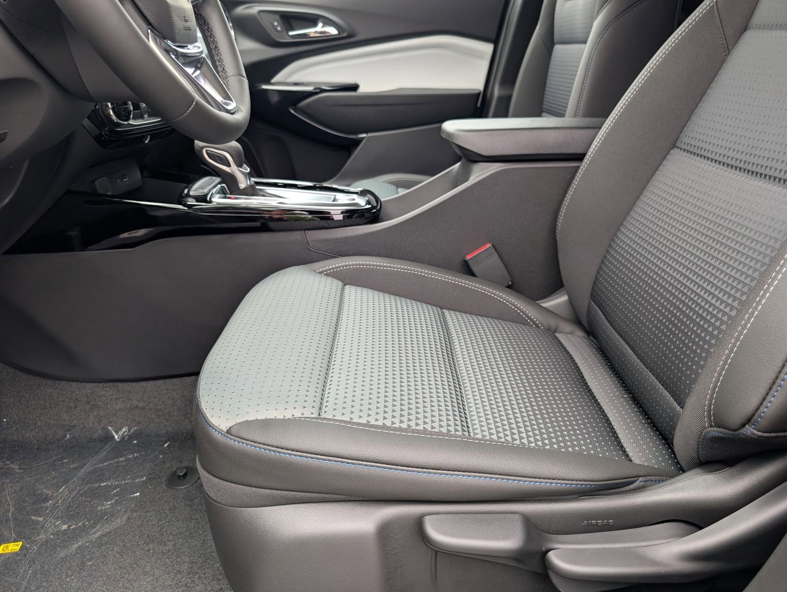 New 2026 Chevrolet Trax LT w/ Driver Confidence Package FWD image 7
