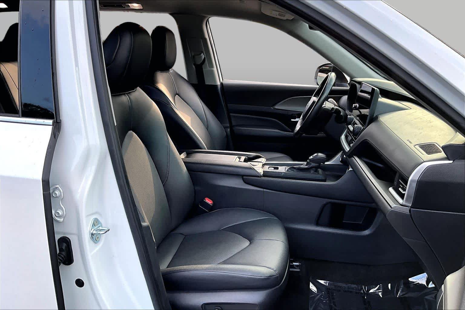 Used 2024 Toyota Grand Highlander AWD image 9