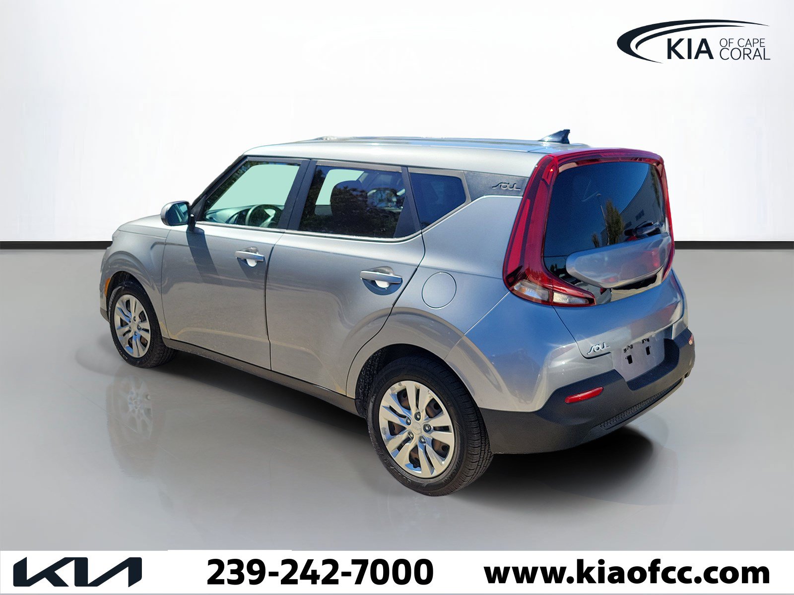 Used 2022 Kia Soul LX FWD image 2
