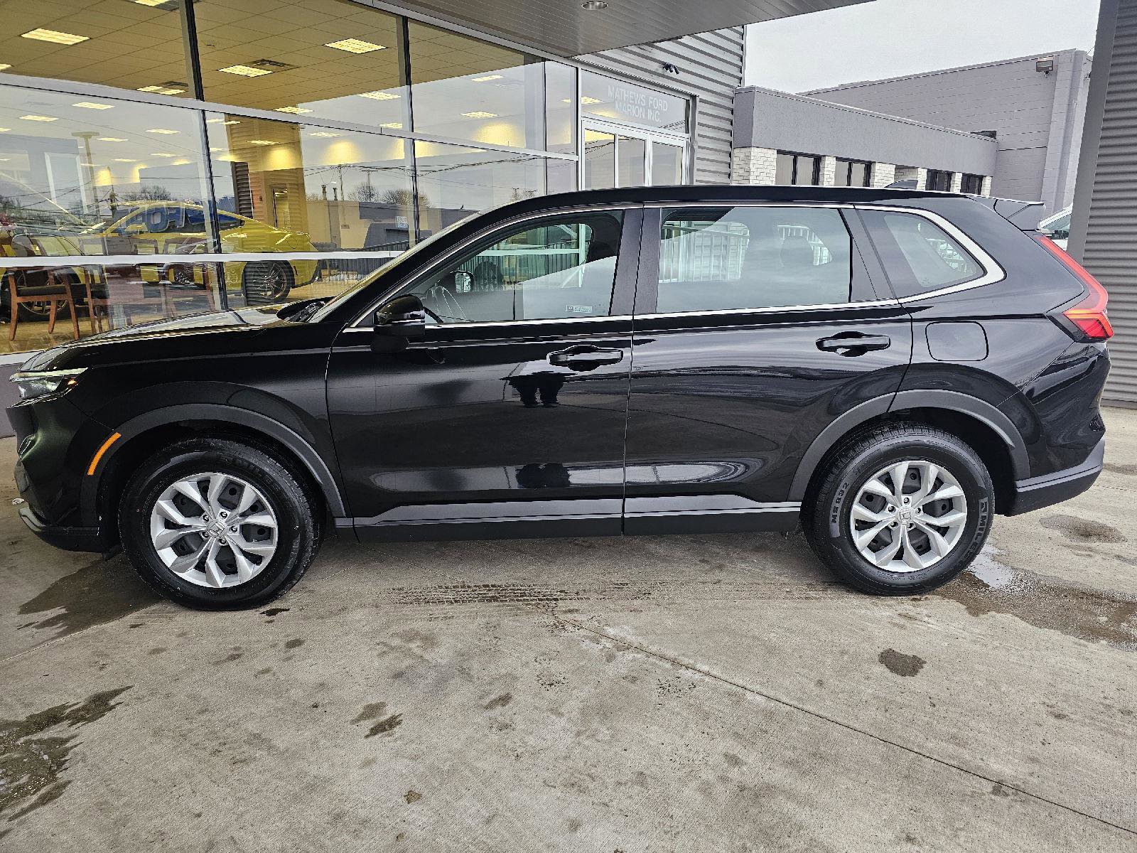 Used 2024 Honda CR-V LX image 2