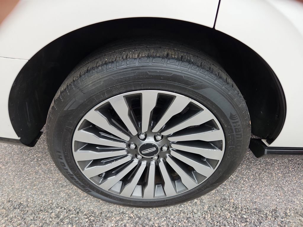 Used 2018 Lincoln Navigator Reserve w/ Technology Package AWD/4WD image 7
