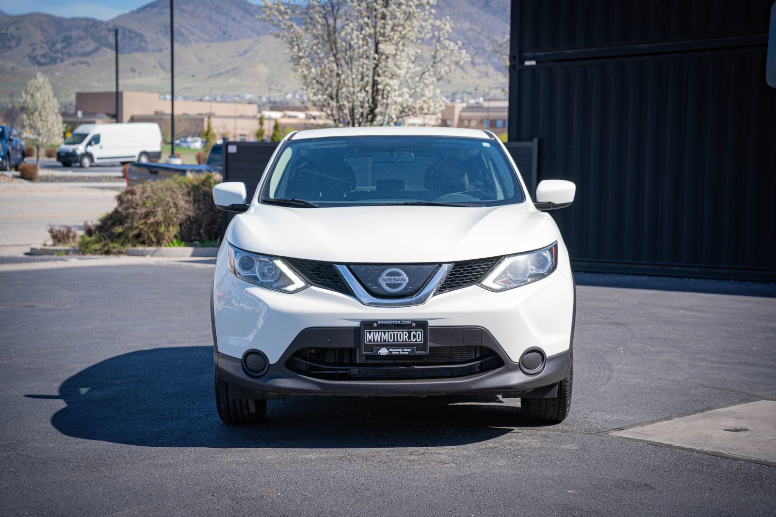 Used 2019 Nissan Rogue Sport S image 2