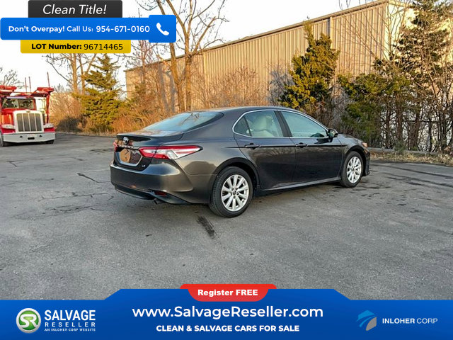 Used 2018 Toyota Camry LE image 5
