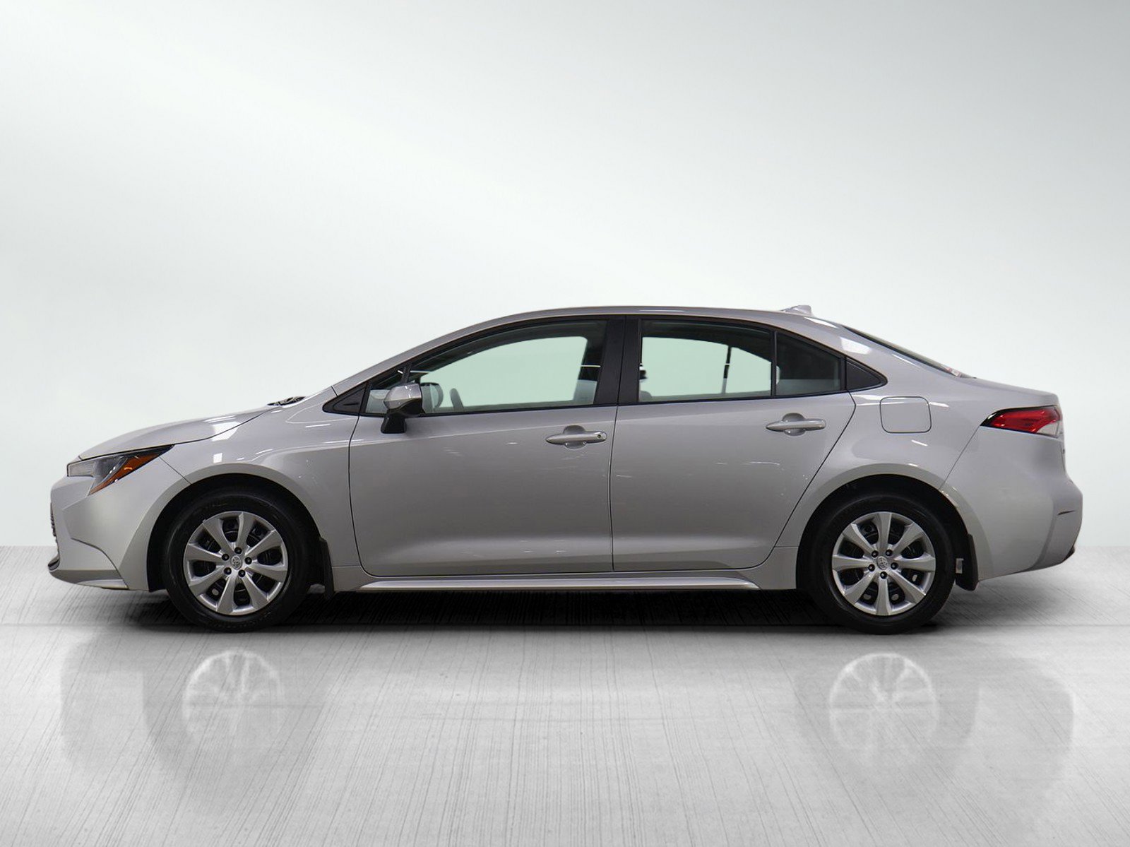 Used 2024 Toyota Corolla LE image 2