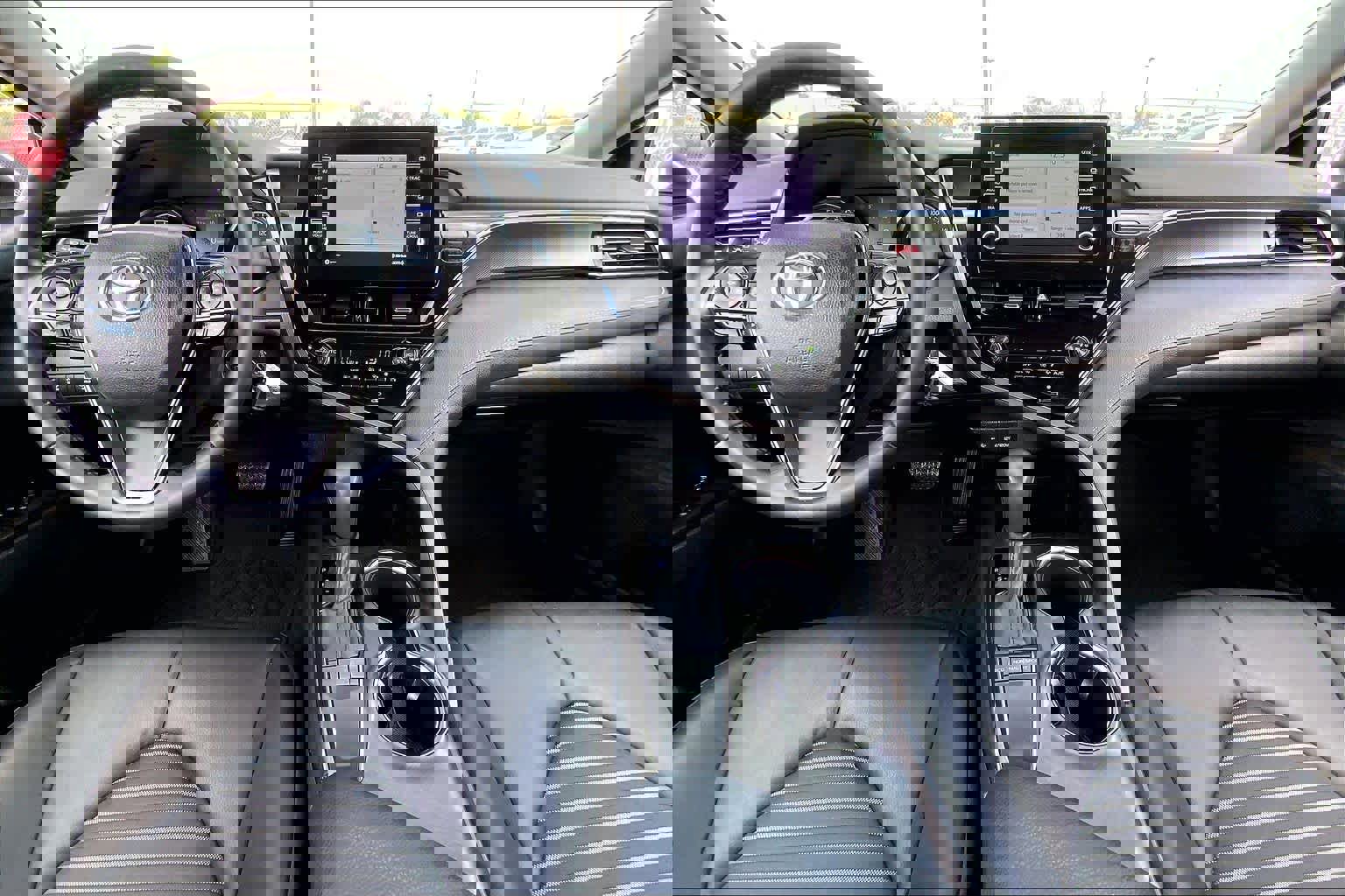 Used 2023 Toyota Camry SE image 14